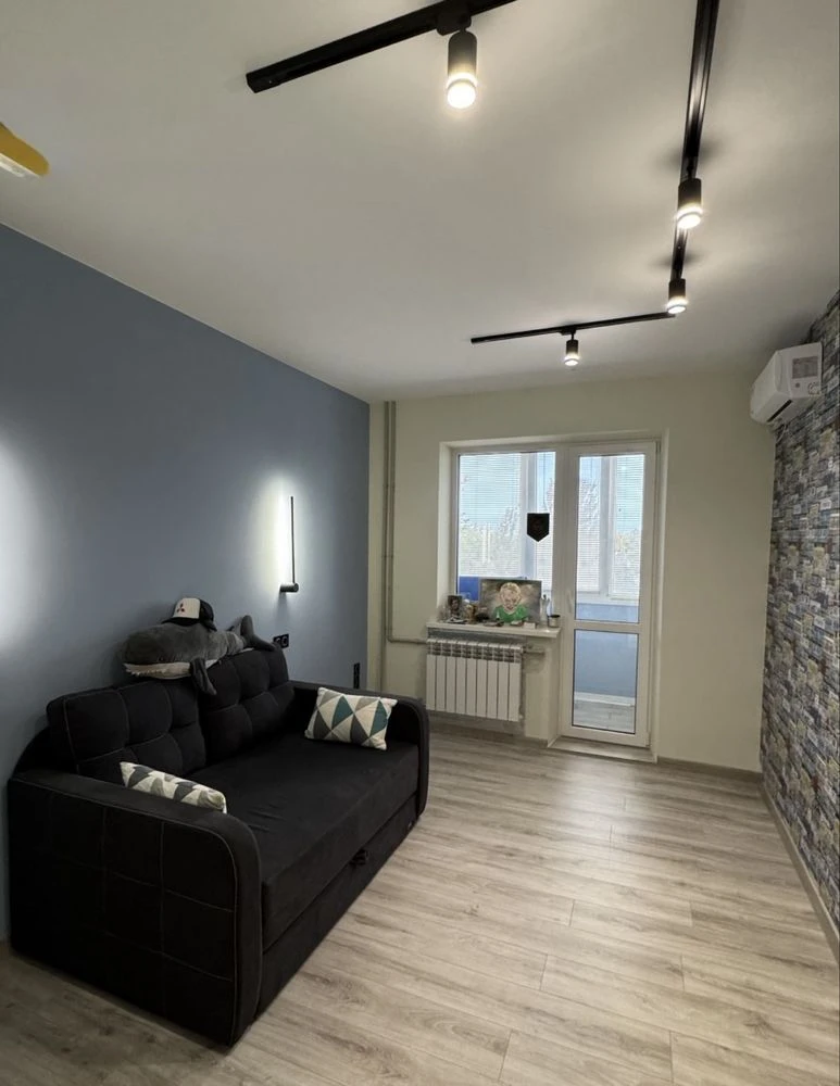 For Sale: 4-room apartment, Left Bank, 10th microdistrict with a view of the Dnipro, Fully furnished