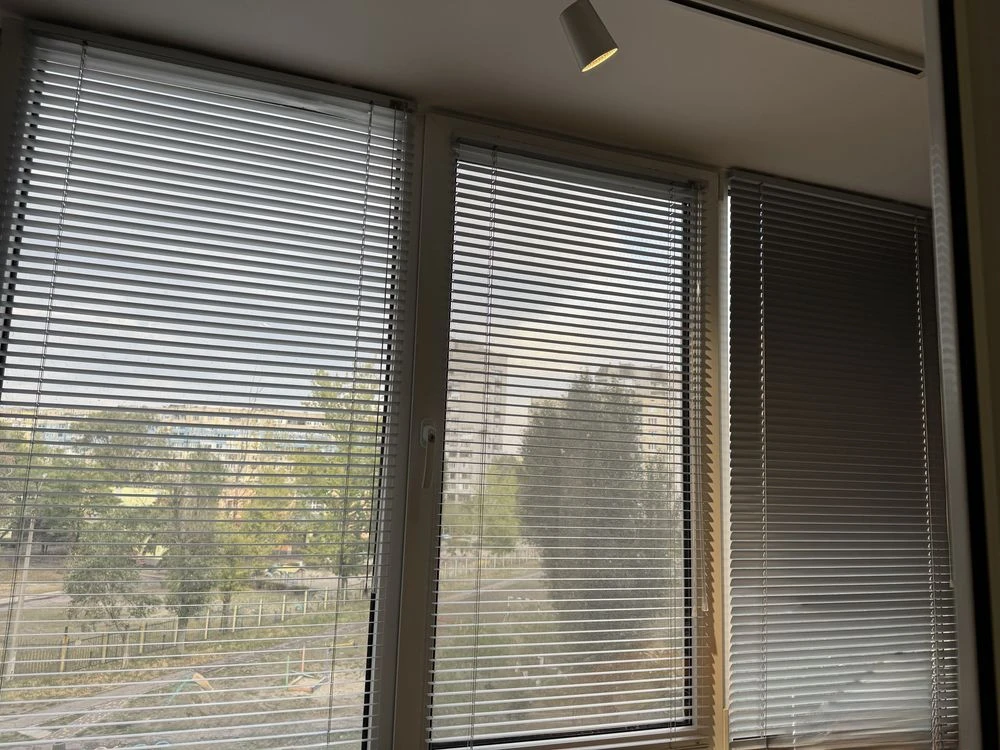 For Sale: 4-room apartment, Left Bank, 10th microdistrict with a view of the Dnipro, Fully furnished