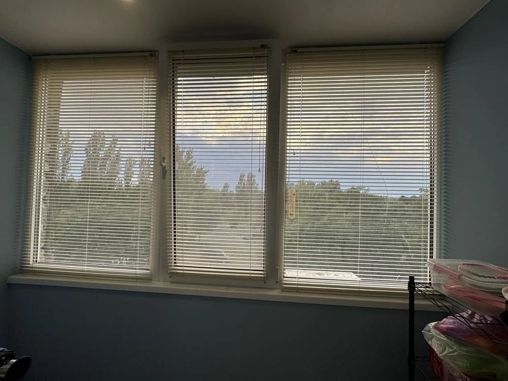 For Sale: 4-room apartment, Left Bank, 10th microdistrict with a view of the Dnipro, Fully furnished