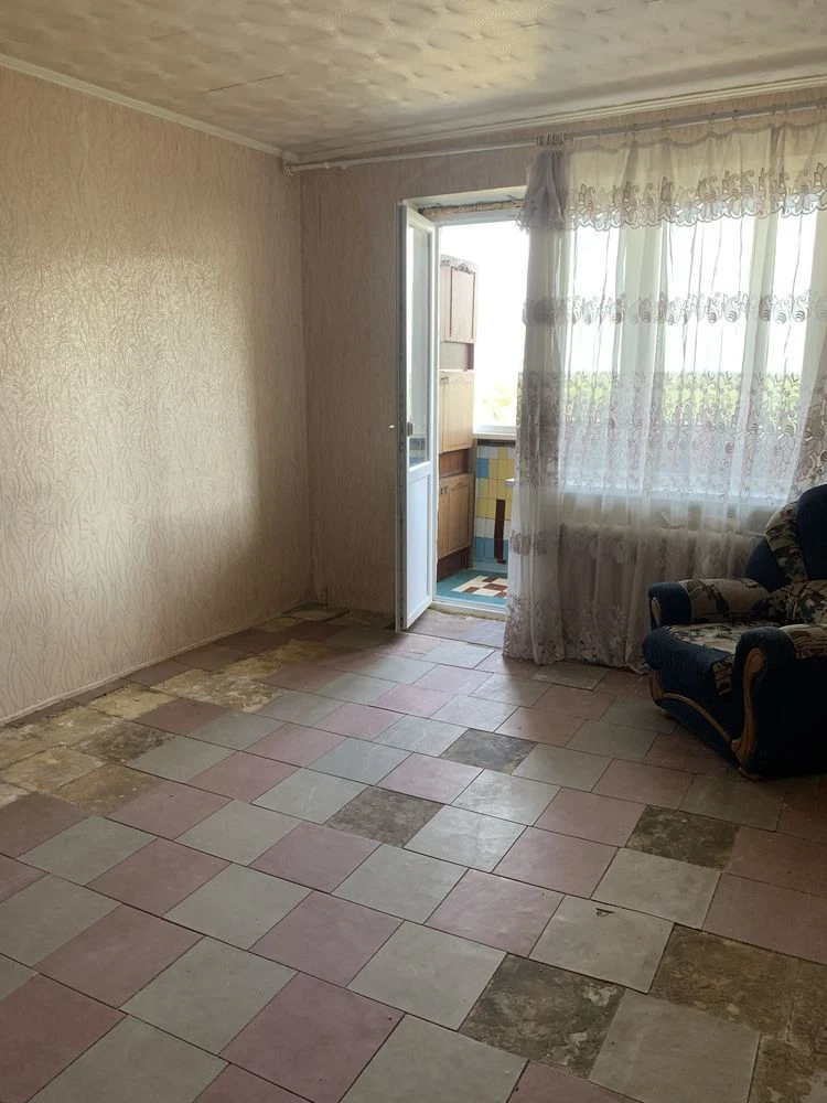 Продається 2-кімнатна квартира, цегляний будинок