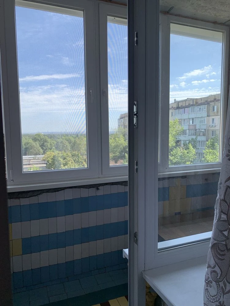 Продається 2-кімнатна квартира, цегляний будинок