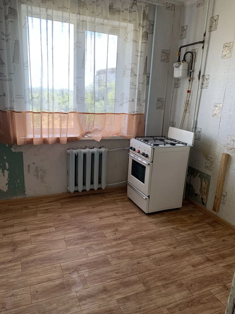 Продається 2-кімнатна квартира, цегляний будинок