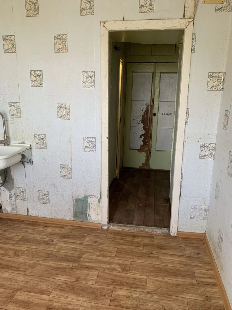 Продається 2-кімнатна квартира, цегляний будинок
