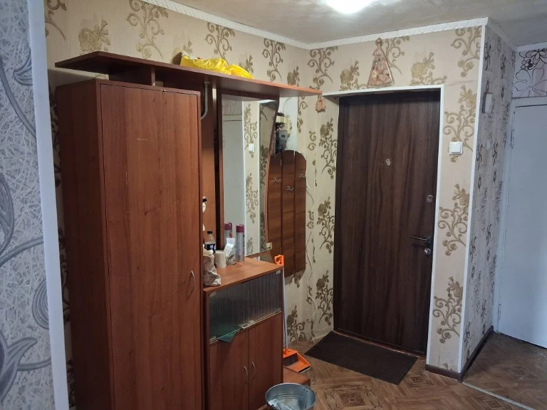 Продаётся трёхкомнатная квартира