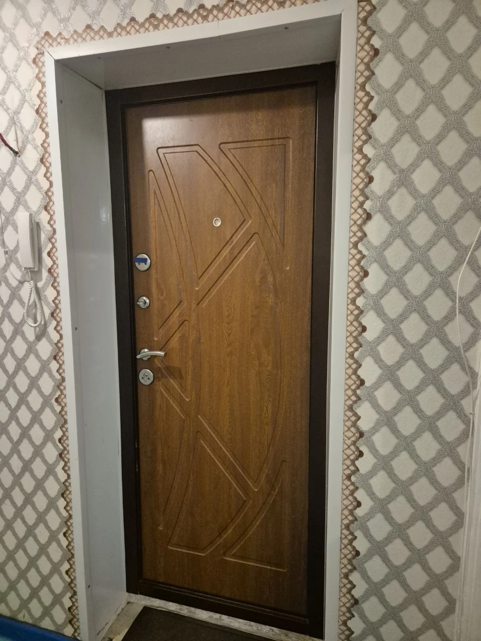 Продается тепла 2-комнатная квартира в центре города Жовті Во