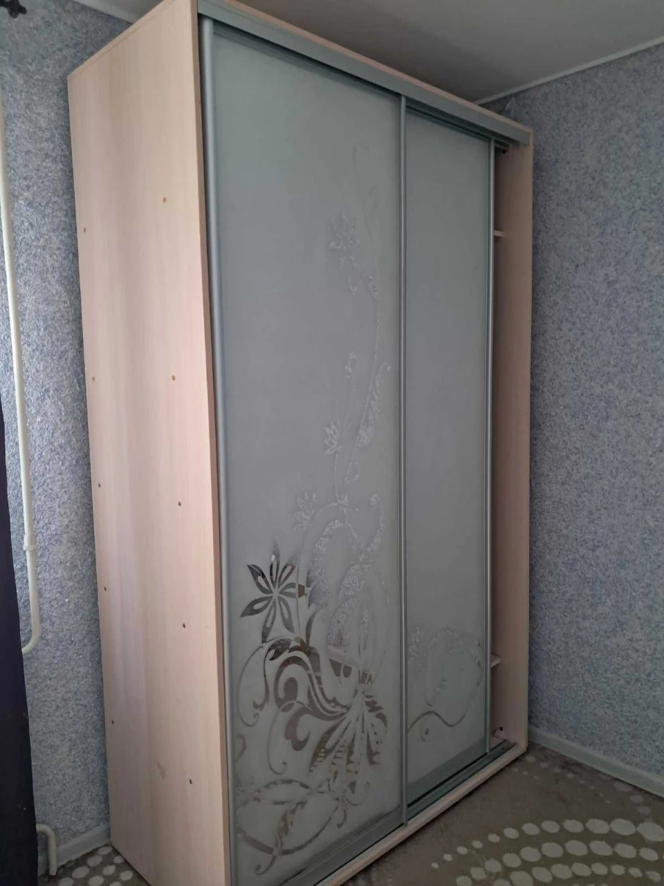 Два спальни, первый этаж, под магазин/офис рядом с "Авророй"