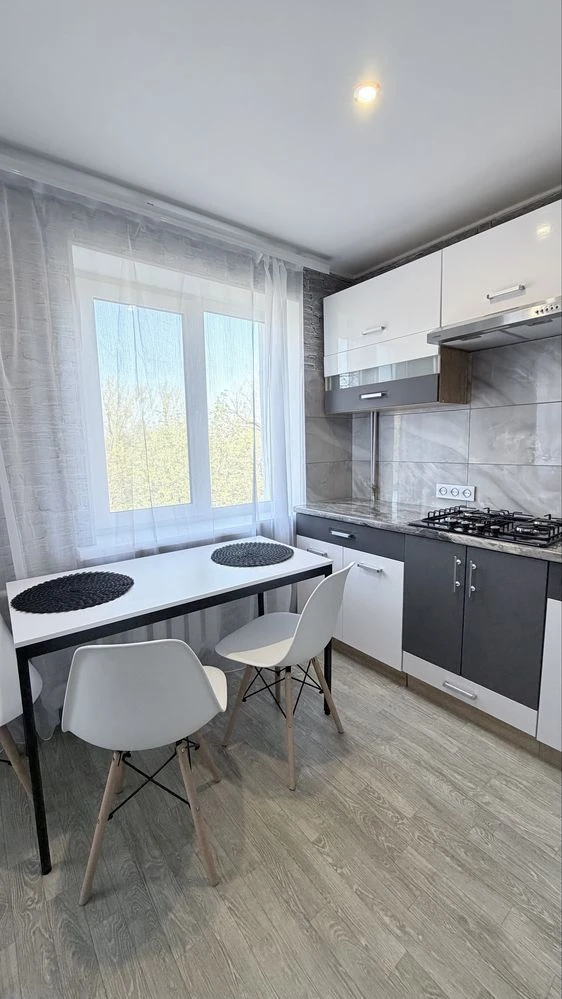Продам квартиру 2х.комнатную,ул.Заводська,Желтые Воды