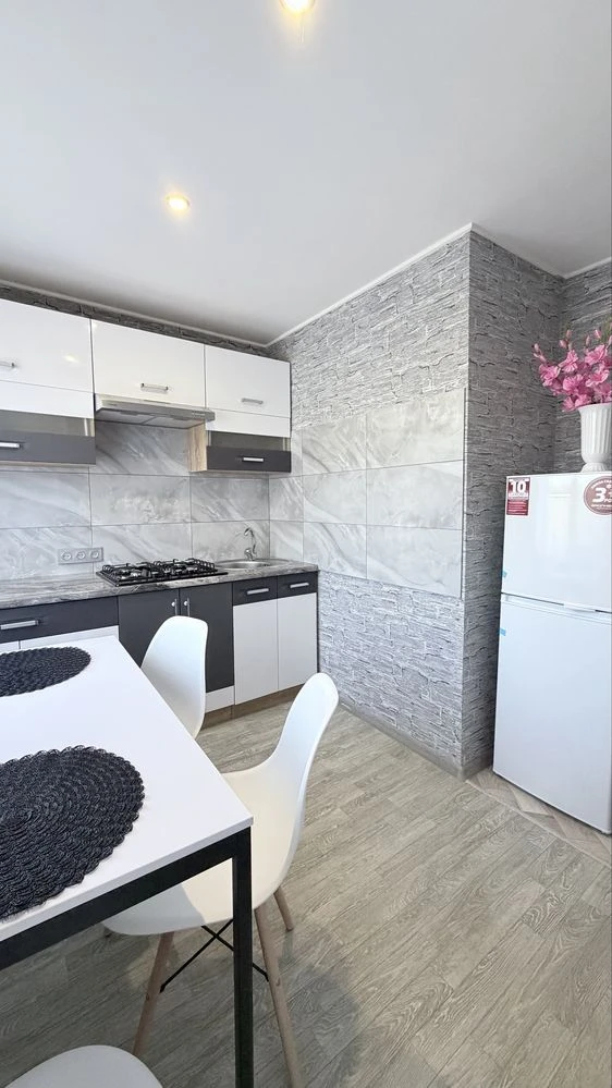 Продам квартиру 2х.комнатную,ул.Заводська,Желтые Воды