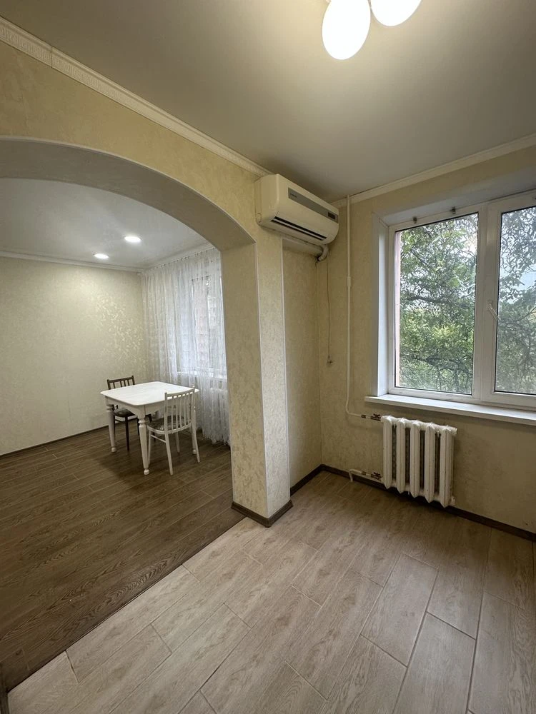 Продаж 1-кімнатного квартири на вул. Свято-Миколаївській.