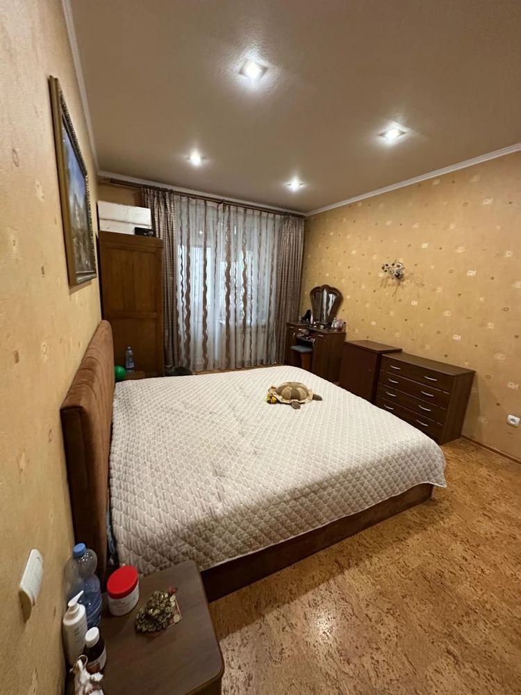 For sale: Apartment on Chervona!