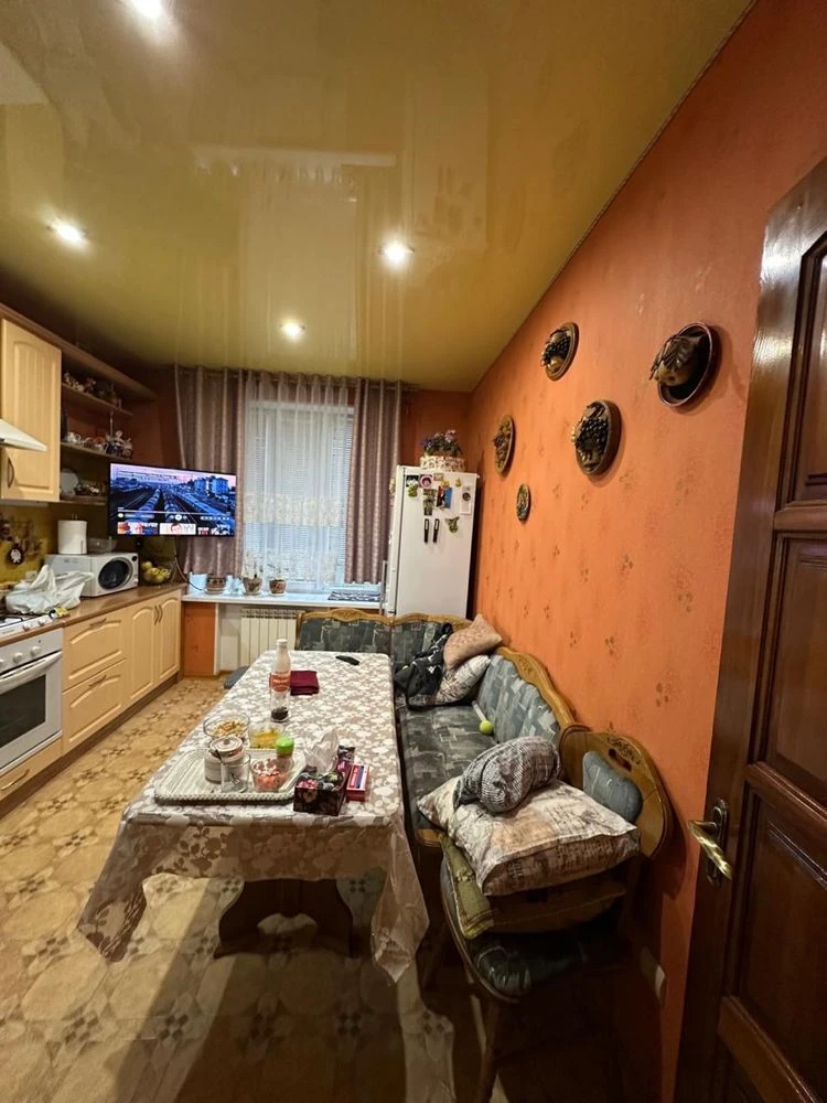For sale: Apartment on Chervona!