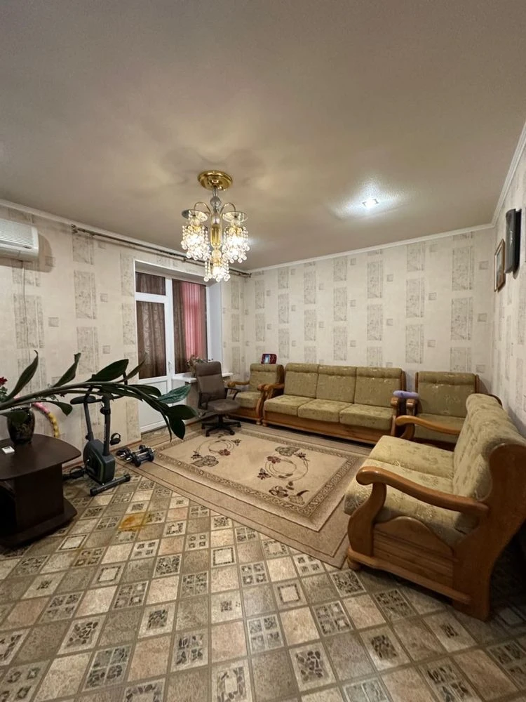 For sale: Apartment on Chervona!