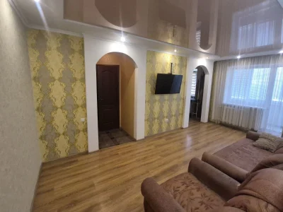 Продається 3-кімнатна квартира на вул. Павла Глазового