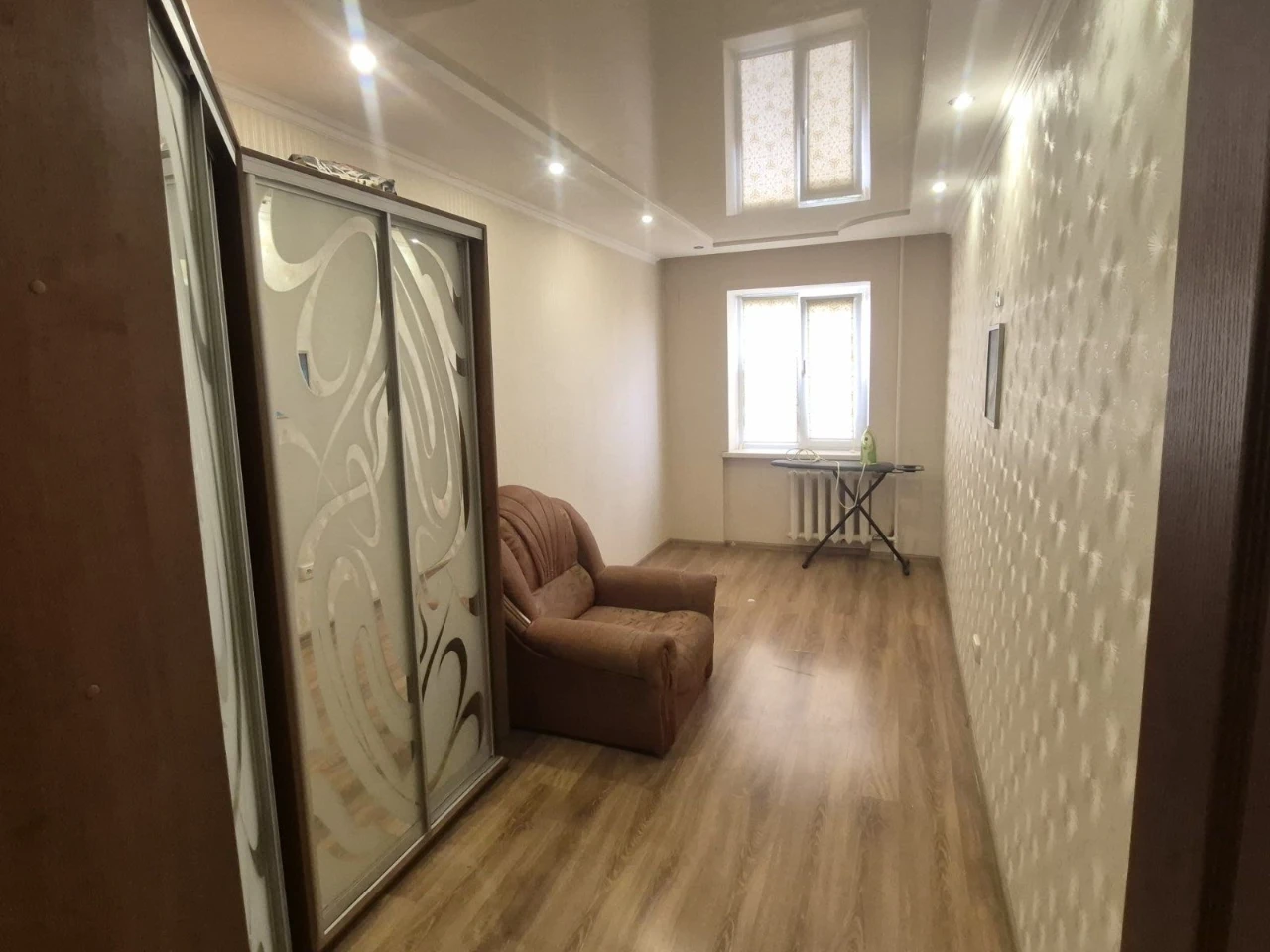 Продається 3-кімнатна квартира на вул. Павла Глазового