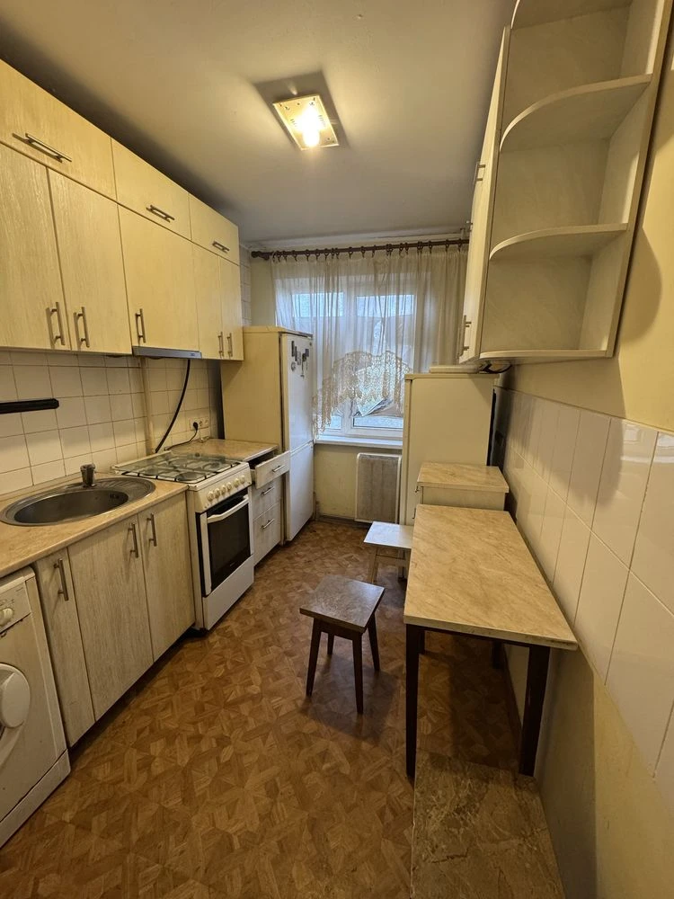 For sale 3-room apartment on Mira Avenue 33, 5th floor.