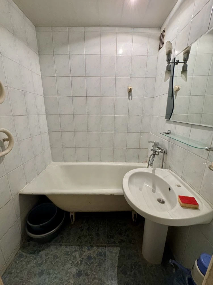 For sale 3-room apartment on Mira Avenue 33, 5th floor.