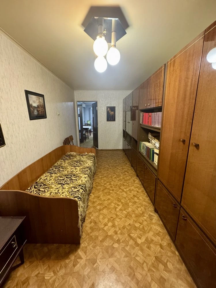 For sale 3-room apartment on Mira Avenue 33, 5th floor.