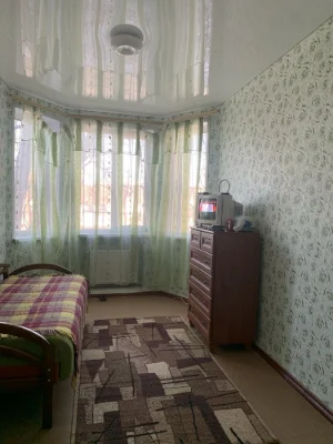 Продається 2-кімнатна квартира, "Сталинка". Варус. Автономне опалення.