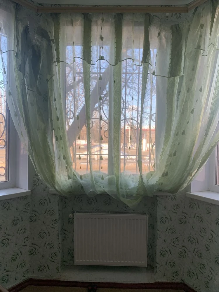 Продається 2-кімнатна квартира, "Сталинка". Варус. Автономне опалення.
