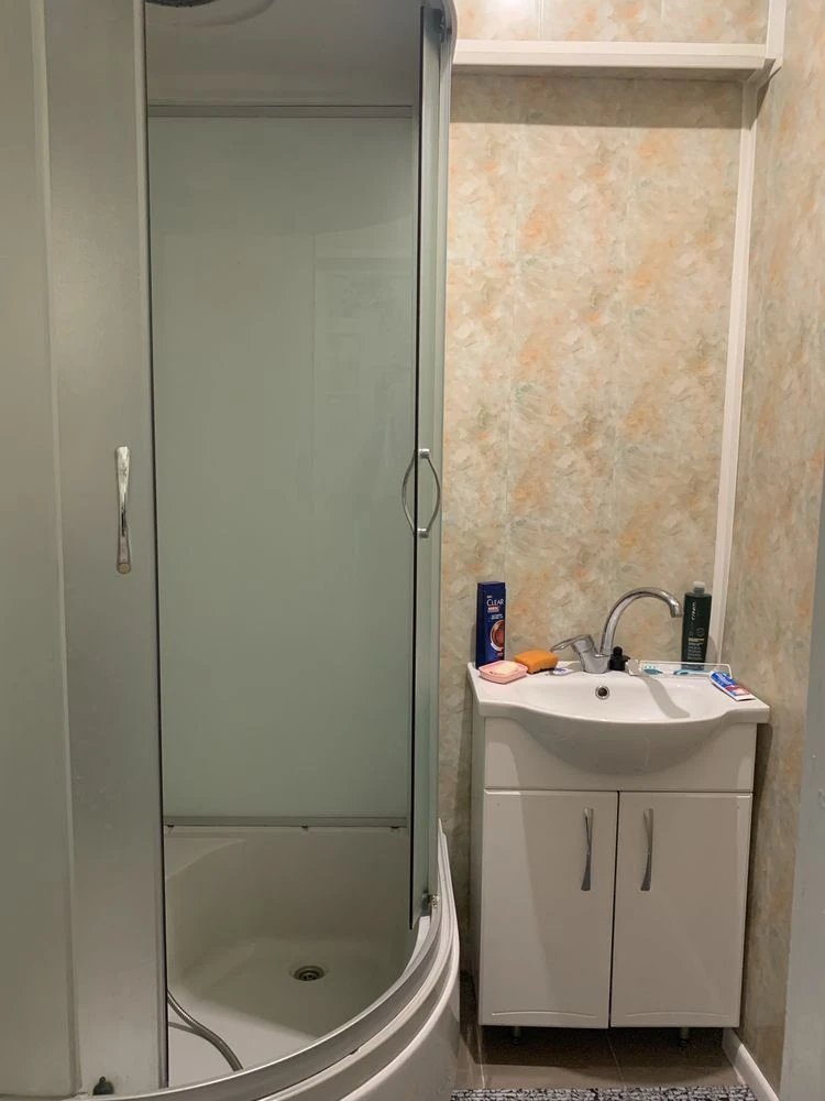 Продається 2-кімнатна квартира, "Сталинка". Варус. Автономне опалення.