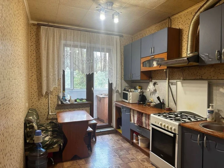 Sale of a 3-room apartment on Vechirnoye, Avramenko st.
