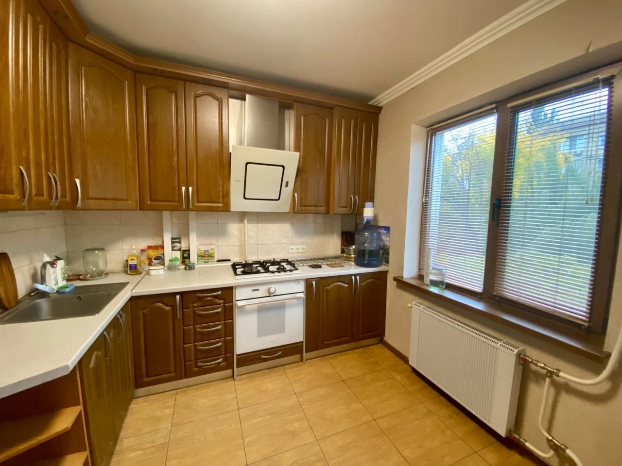 Продажа 4-комнатной квартиры в центре Юбилейной