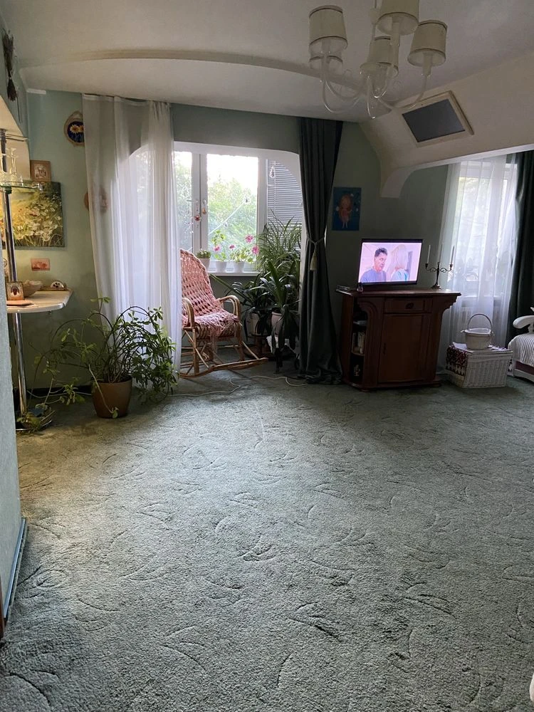 Apartment at Volodymyr Veliky 12