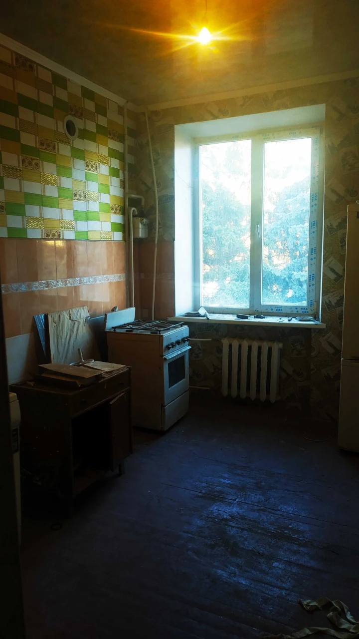 Сталінська квартира 1 кімната. Рідкісний варіант. Уфімська (поруч озеро та парк)