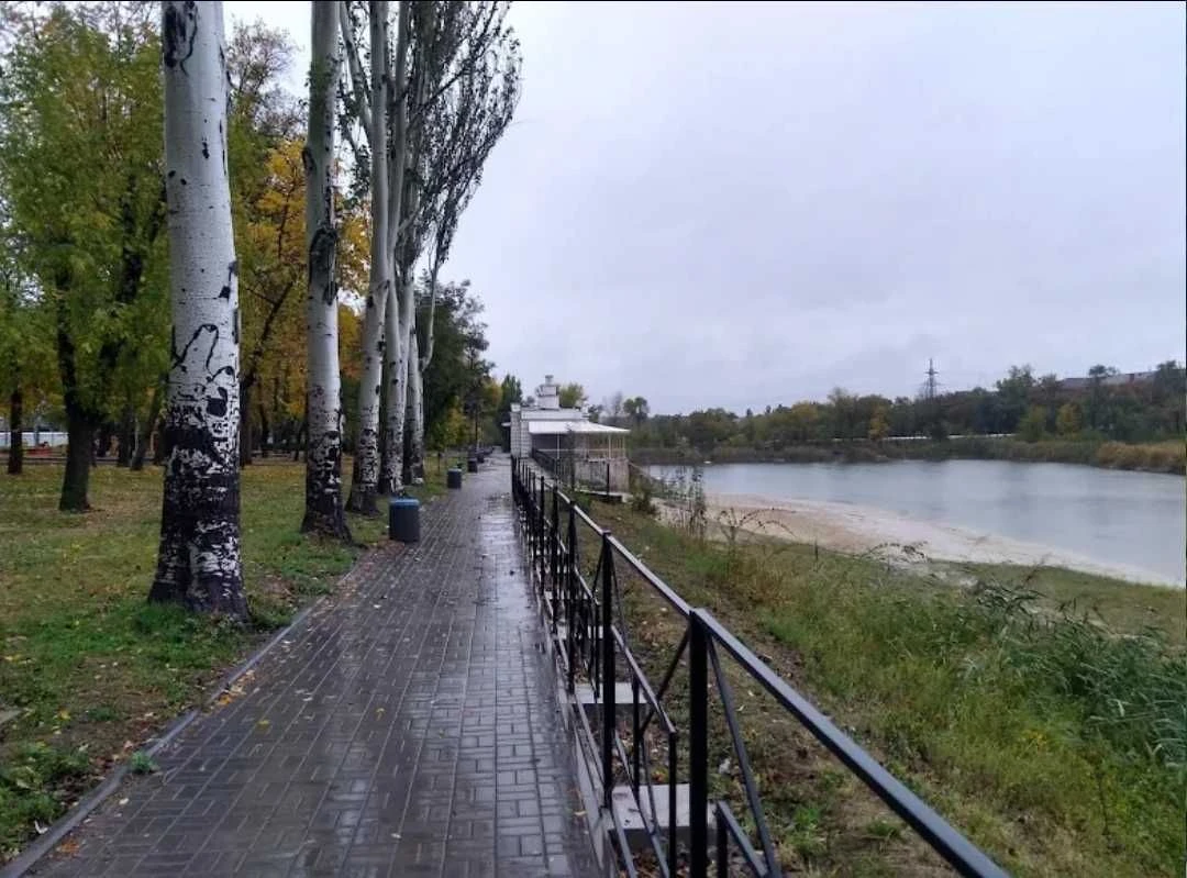 Сталінська квартира 1 кімната. Рідкісний варіант. Уфімська (поруч озеро та парк)
