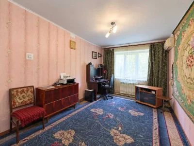 Продаж 3-кімнатній на 2-му поверсі /Кривий Ріг, вул. Покровська