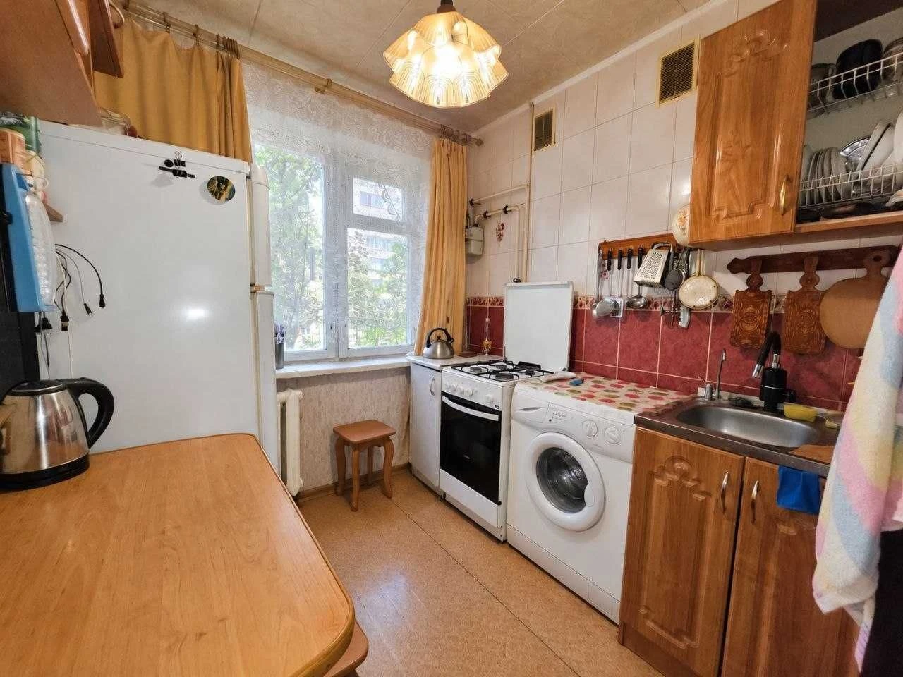Продаж 3-кімнатній на 2-му поверсі /Кривий Ріг, вул. Покровська