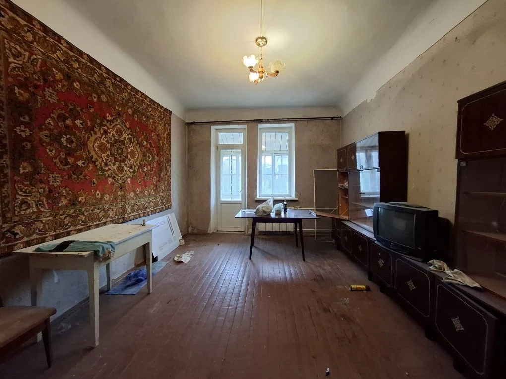 Продається велика квартира в Кресі
