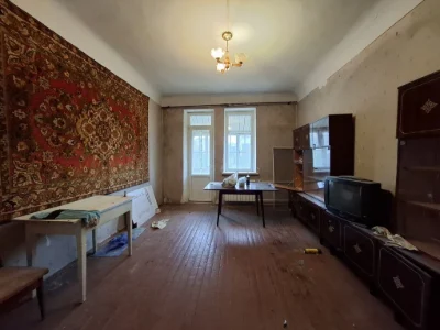 Продається велика квартира в Кресі