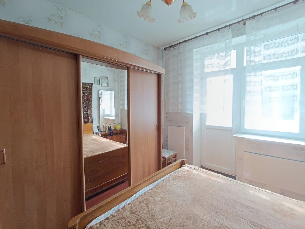 Продам 2 -х комнатную Сталинку с автономным отоплением в цен