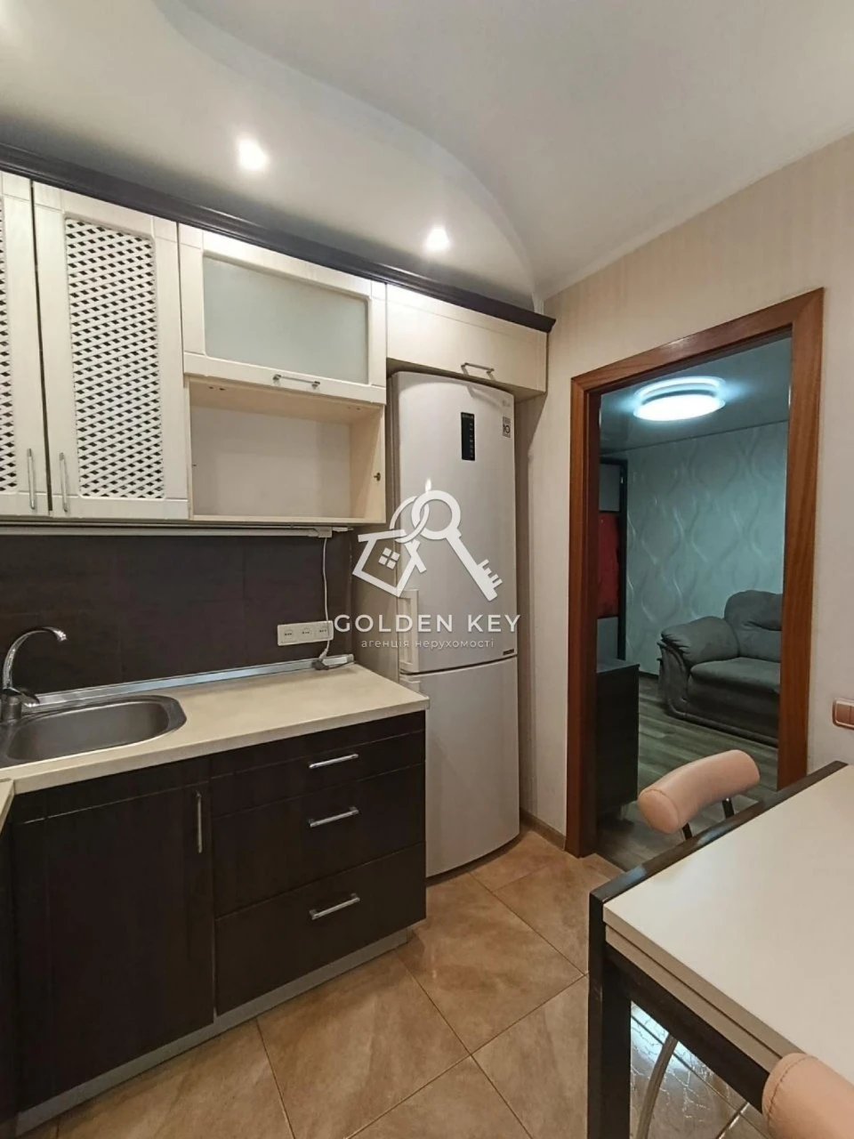 Продається 2-кімнатна квартира, площа Артема