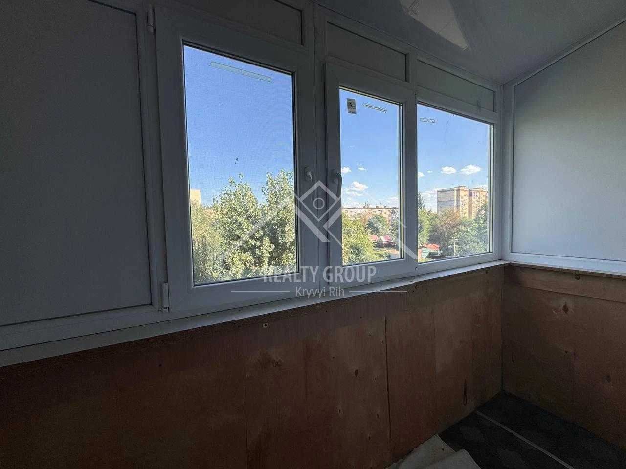 Продаж 3-кімнатній квартири з автономним опаленням, гараж у подарунок.