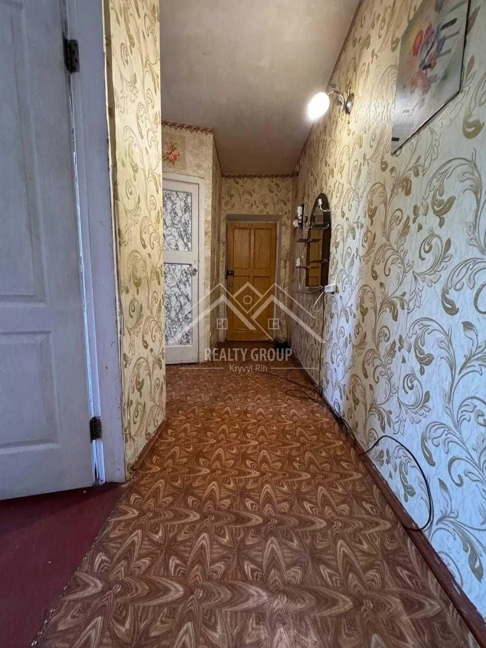 Продаж 3-кімнатній квартири з автономним опаленням, гараж у подарунок.