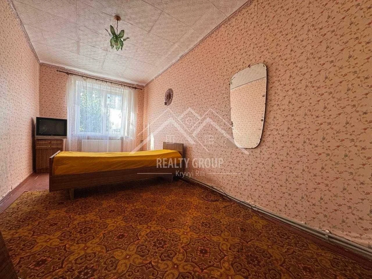 Продаж 3-кімнатній квартири з автономним опаленням, гараж у подарунок.