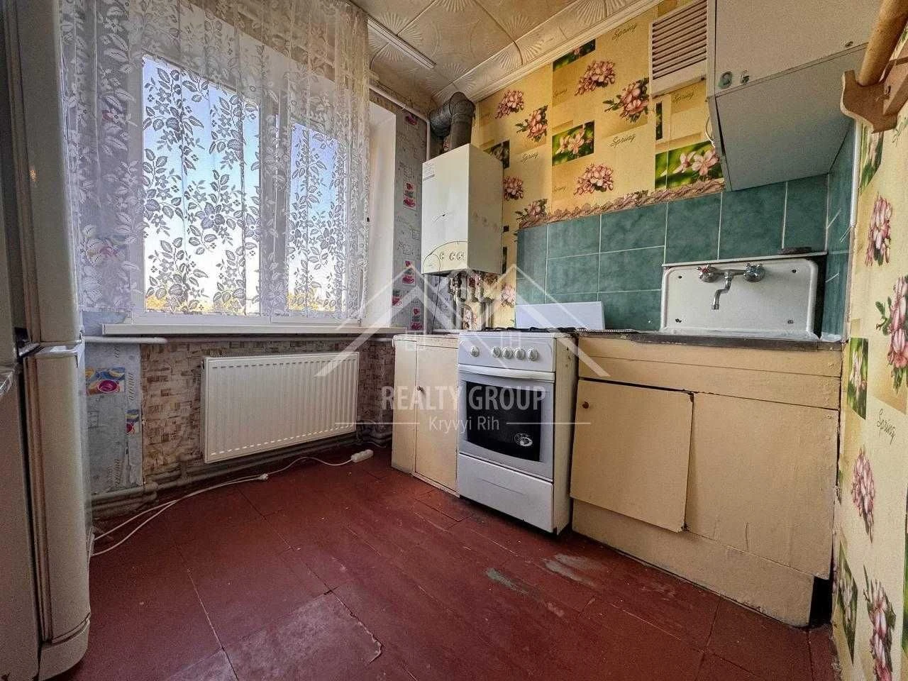 Продаж 3-кімнатній квартири з автономним опаленням, гараж у подарунок.