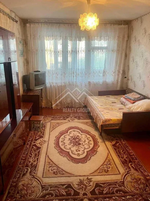 For sale, a warm 2-bedroom apartment, 4th floor (17th district)