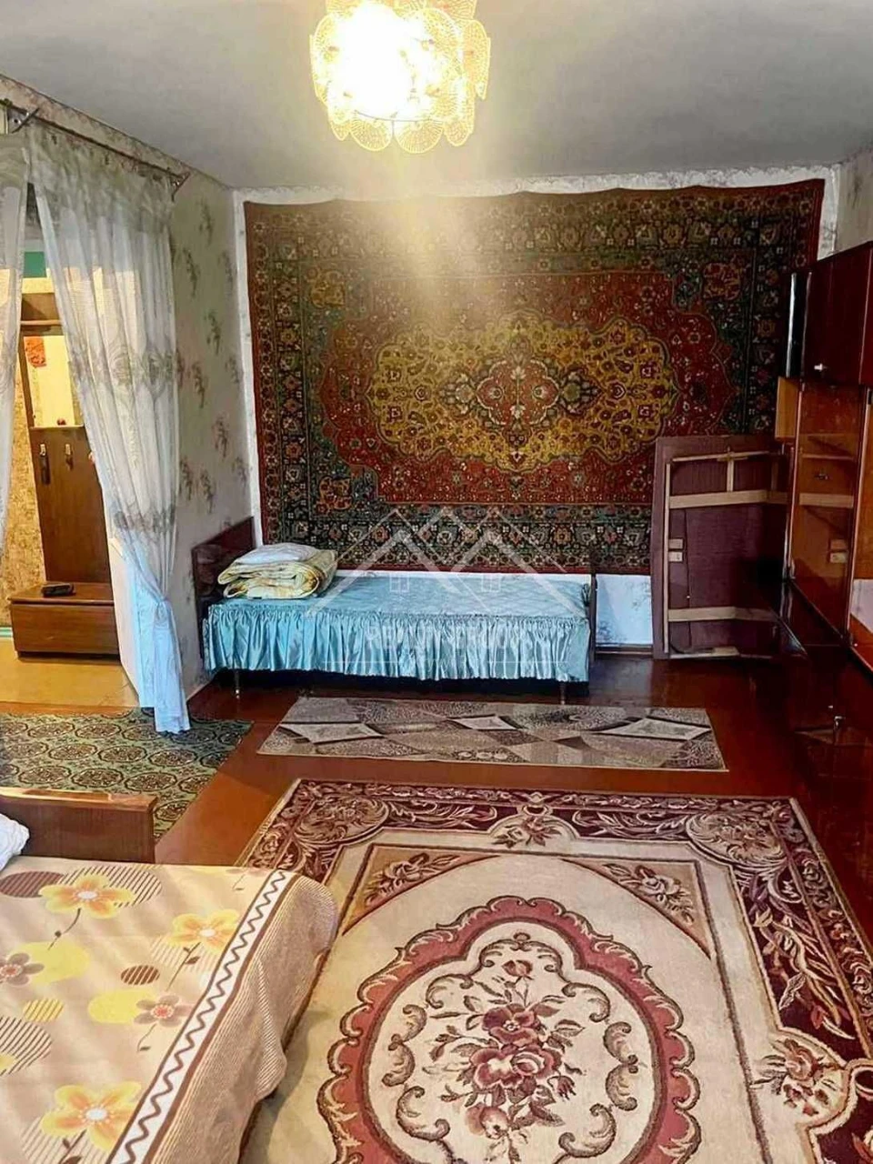 For sale, a warm 2-bedroom apartment, 4th floor (17th district)