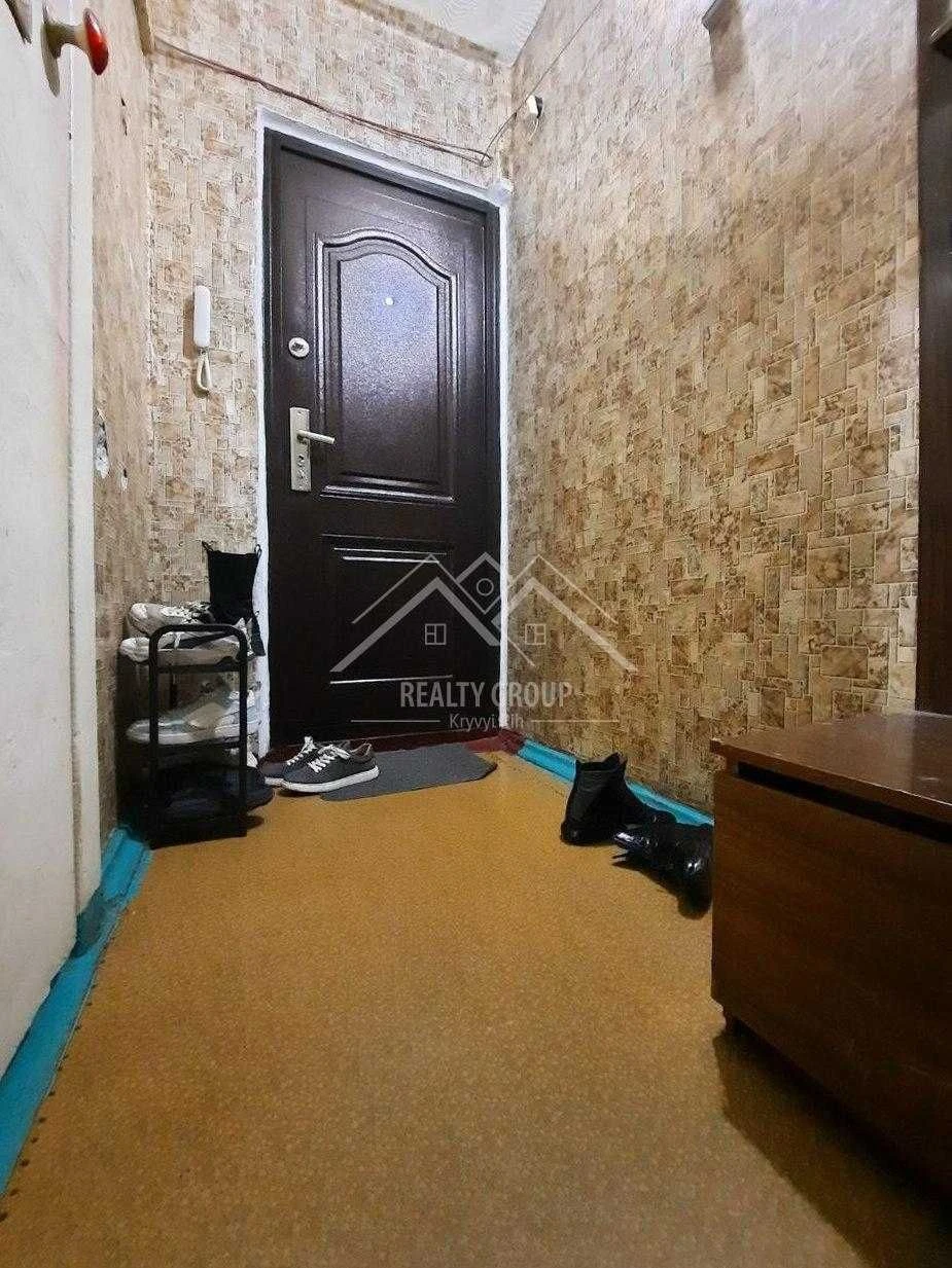 For sale, a warm 2-bedroom apartment, 4th floor (17th district)