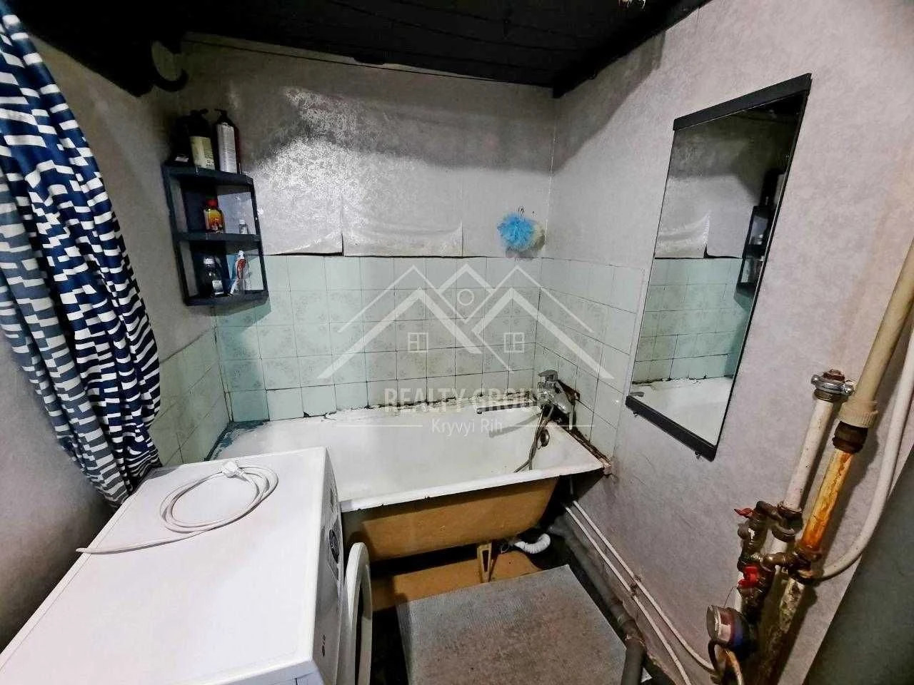 For sale, a warm 2-bedroom apartment, 4th floor (17th district)