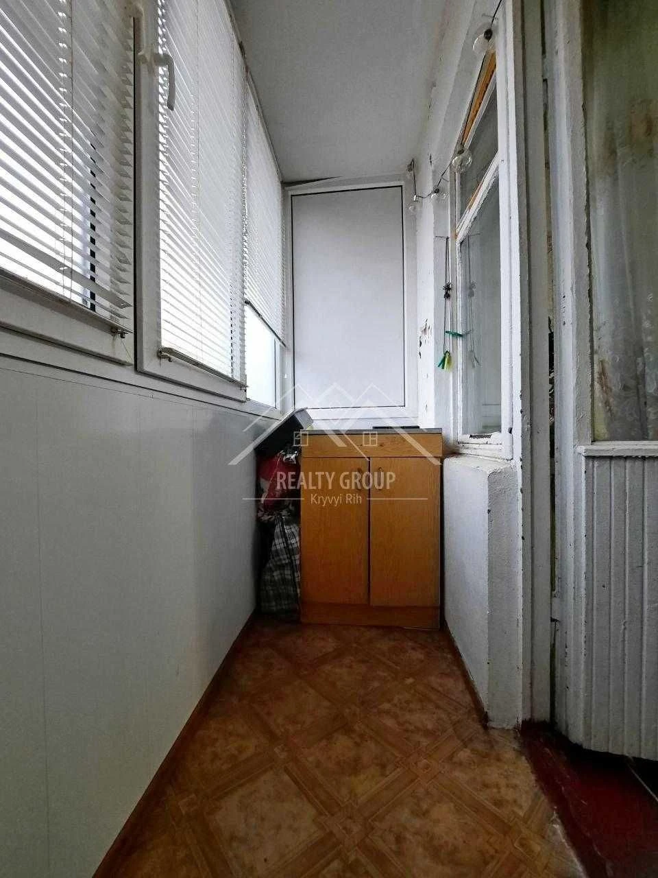 For sale, a warm 2-bedroom apartment, 4th floor (17th district)