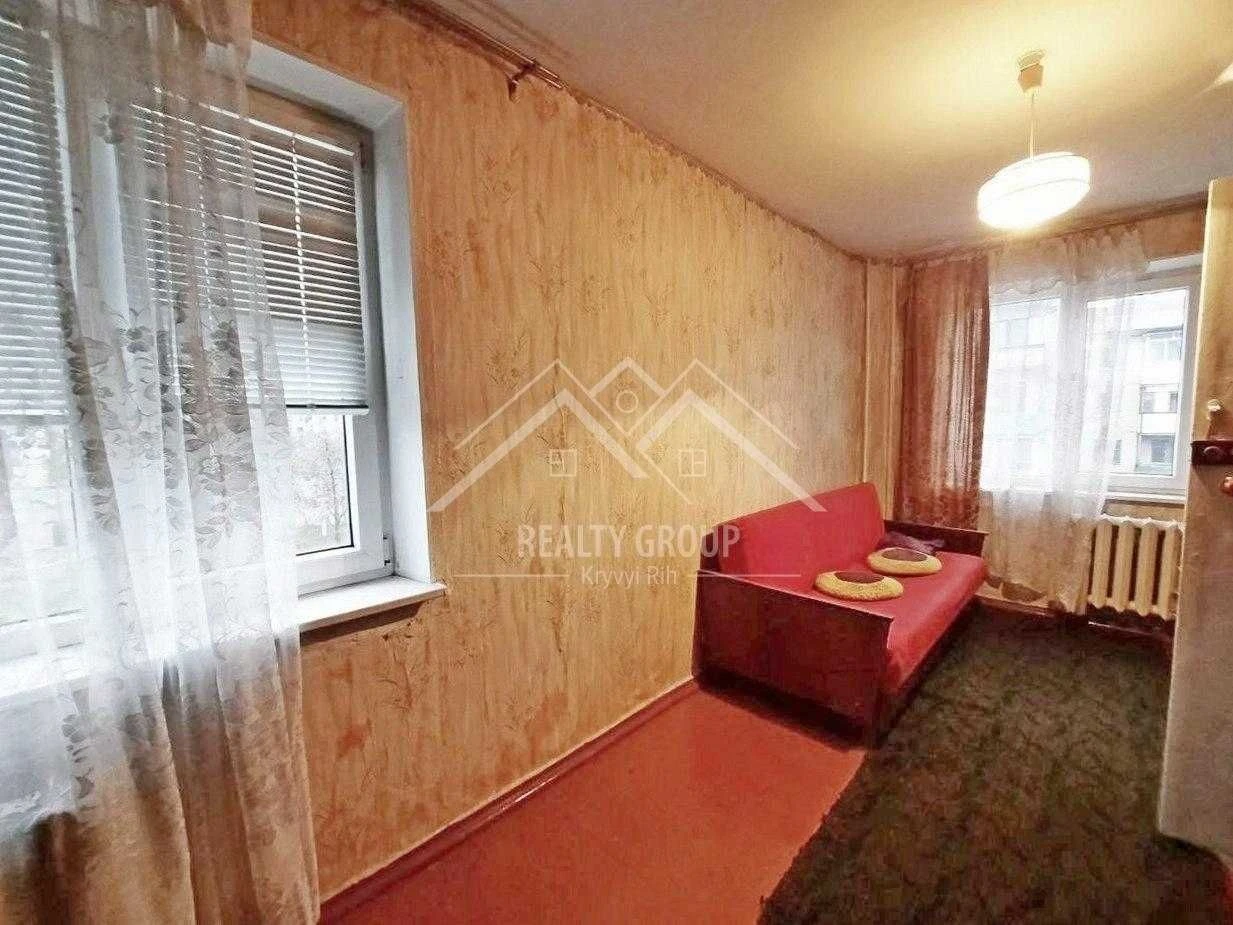 For sale, a warm 2-bedroom apartment, 4th floor (17th district)