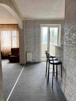 Продається 6-кімнатна квартира, б-р Вечірній, вул. Балакіна
