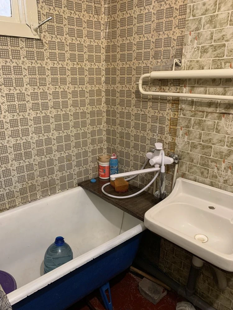 For sale, 3-room apartment near the stop, Musorgsky street