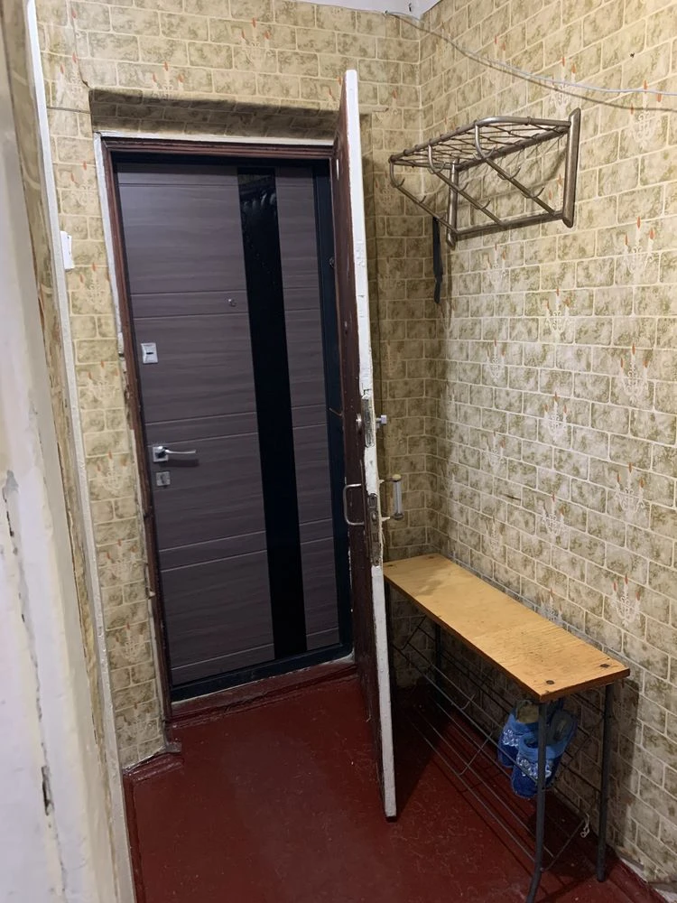 For sale, 3-room apartment near the stop, Musorgsky street