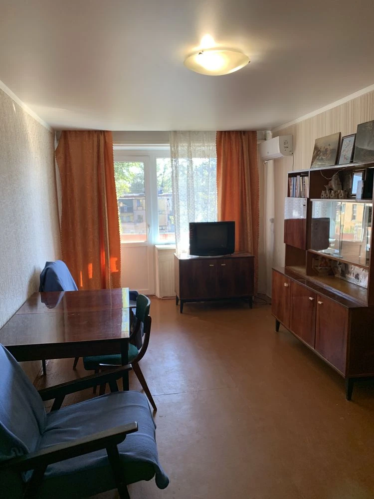For sale, 3-room apartment near the stop, Musorgsky street