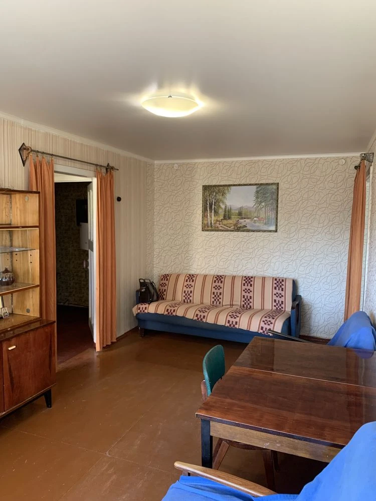For sale, 3-room apartment near the stop, Musorgsky street
